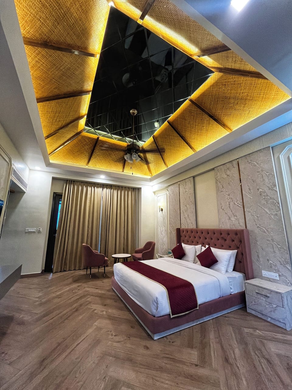 Exclusive Double Room | Desk, laptop workspace, rollaway beds (surcharge), WiFi (free)