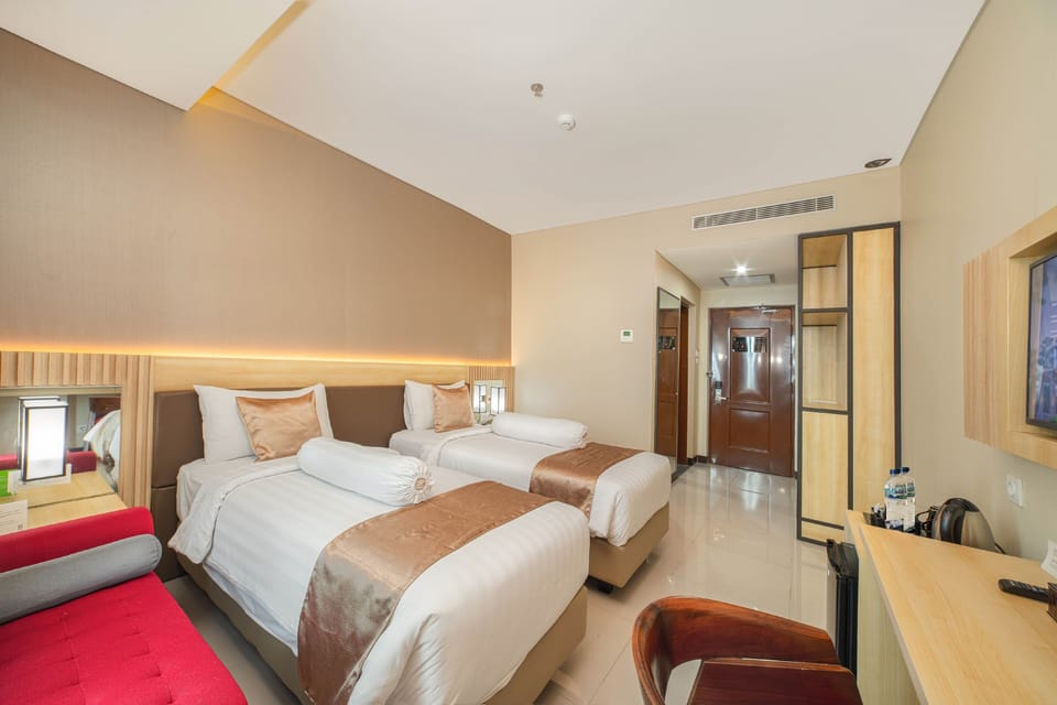 Deluxe Twin Room | Desk, free WiFi, bed sheets