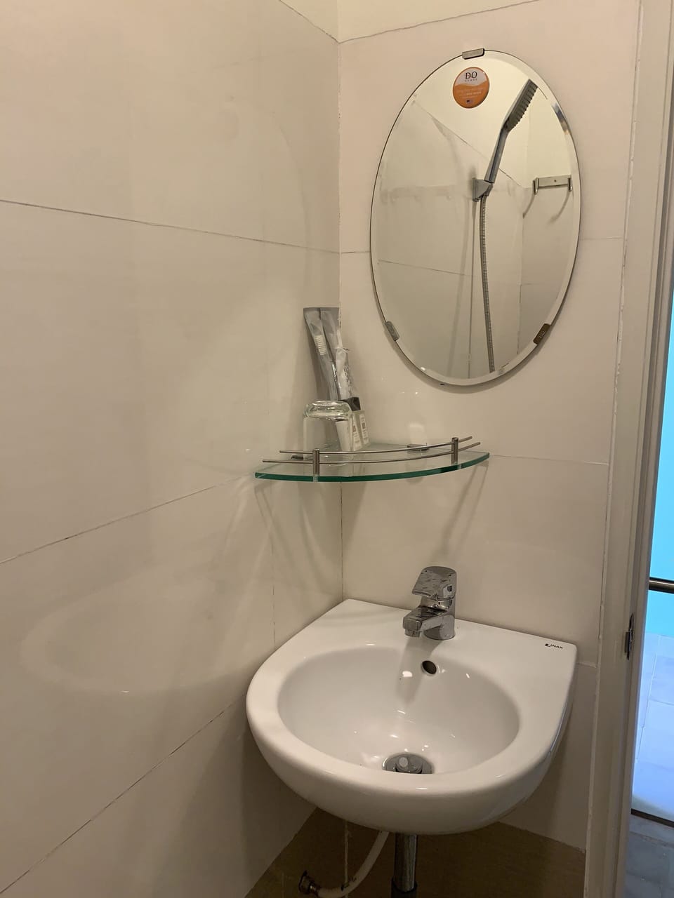 Bathroom sink