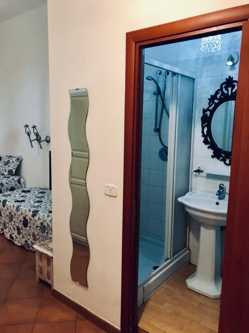 Twin Room, 2 Twin Beds | Bathroom | Shower, hair dryer, bidet, towels
