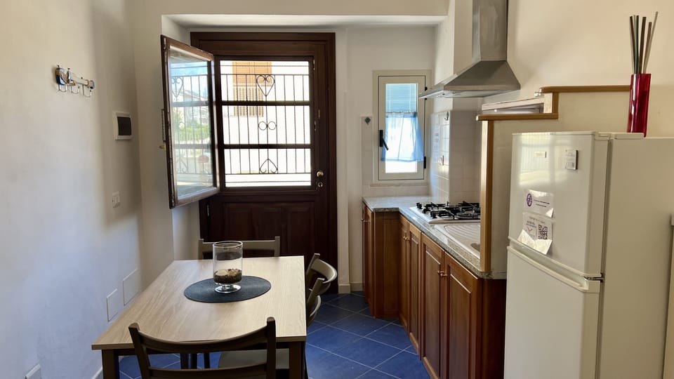 Studio | Private kitchen | Fridge, microwave, stovetop, espresso maker