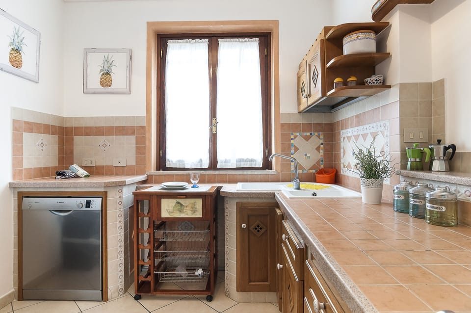 Apartment, 4 Bedrooms | Private kitchen | Fridge, microwave, oven, stovetop