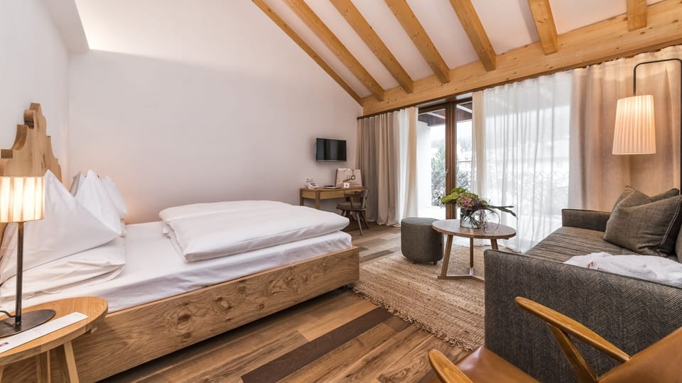 Comfort Double Room | Minibar, desk, soundproofing, WiFi (free)