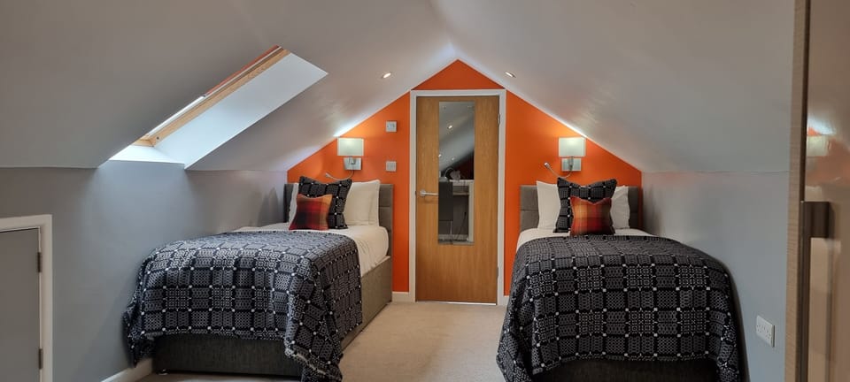 Exclusive Suite, Hill View | Individually decorated, individually furnished, desk, laptop workspace