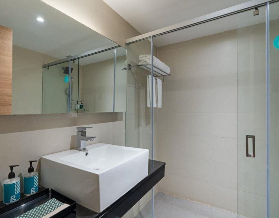 Minibar, desk, rollaway beds, free WiFi