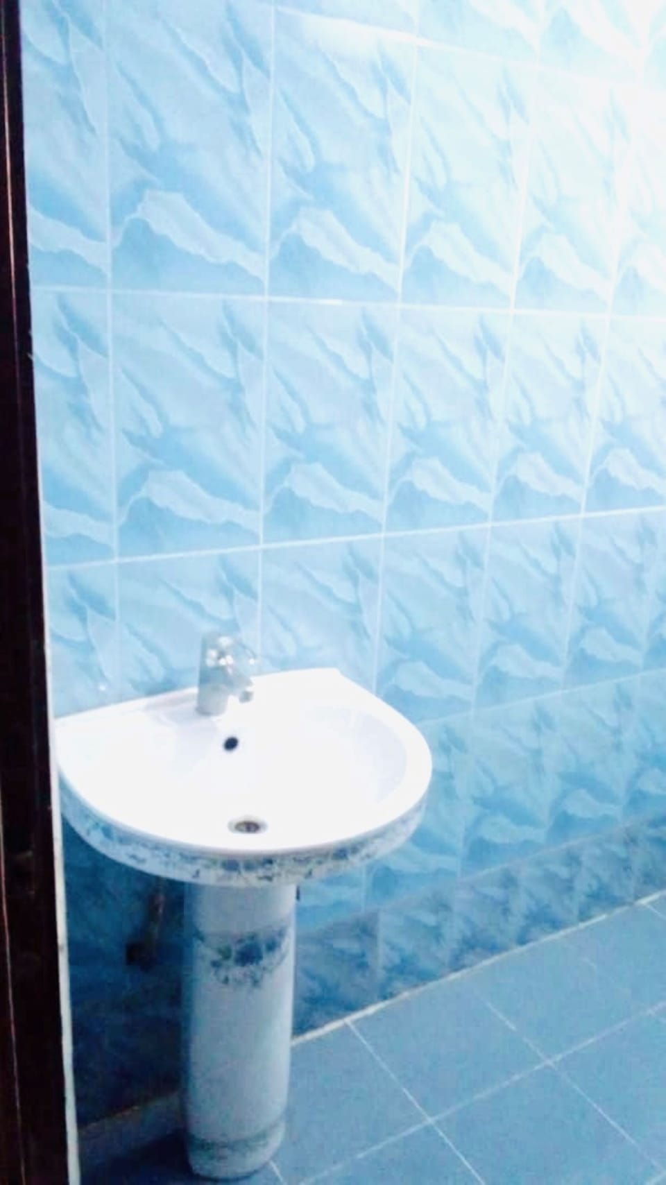 Bathroom sink