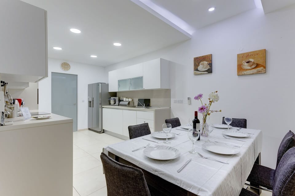 Apartment, 2 Bedrooms | Private kitchen | Full-size fridge, microwave, oven, stovetop