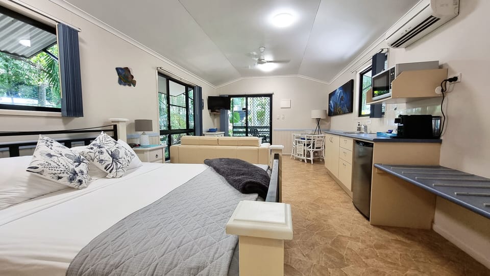 Deluxe Bungalow, 1 Bedroom, Kitchenette | 1 bedroom, premium bedding, pillowtop beds, individually decorated