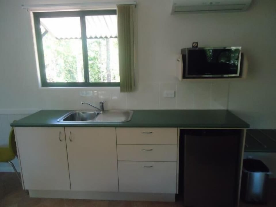 Deluxe Bungalow, 1 Bedroom, Kitchenette | Private kitchenette | Fridge, microwave, espresso maker, coffee/tea maker