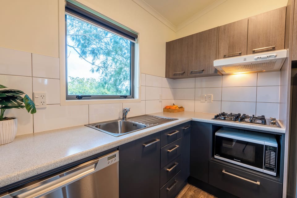 Apartment, 2 Bedrooms | Private kitchen