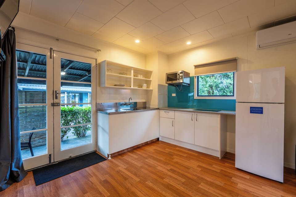Cottage, 2 Bedrooms | Private kitchen