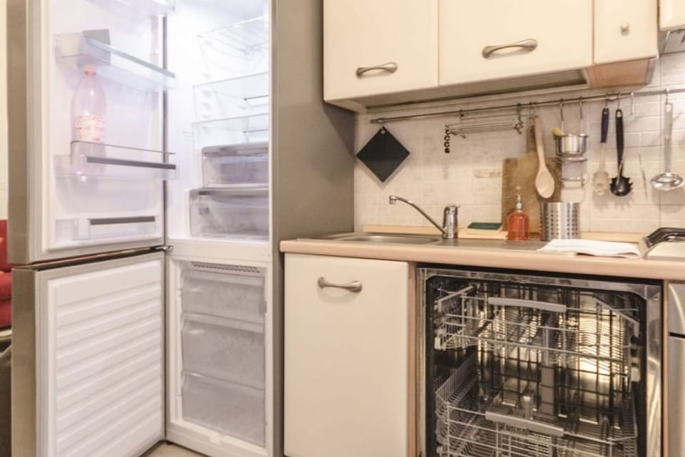 Apartment, 2 Bedrooms | Private kitchen | Full-size fridge, microwave, oven, stovetop