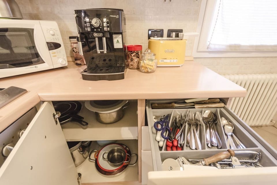 Apartment, 2 Bedrooms | Private kitchen | Full-size fridge, microwave, oven, stovetop