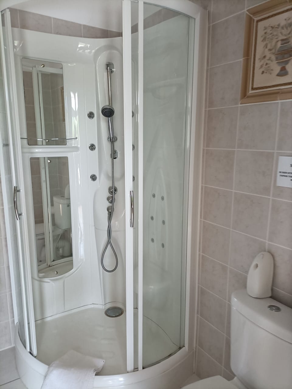 Comfort Double Room, Balcony, Garden View | Bathroom | Shower, free toiletries, hair dryer, towels