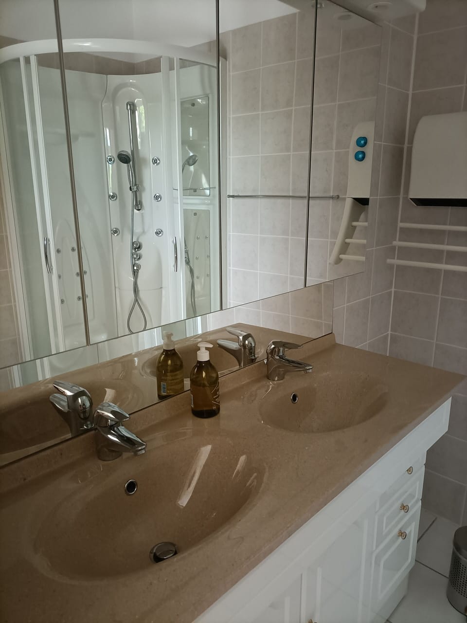 Comfort Double Room, Balcony, Garden View | Bathroom | Shower, free toiletries, hair dryer, towels