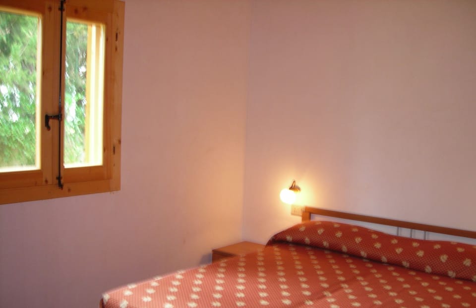 Bungalow, 2 Bedrooms | 2 bedrooms, soundproofing, bed sheets