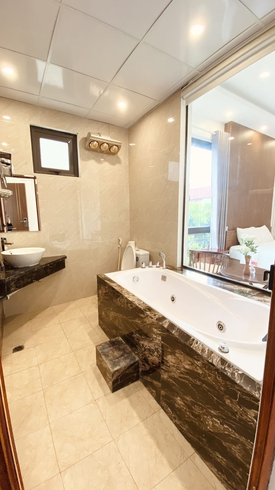 Deluxe Double Room | Bathroom | Shower, hydromassage showerhead, free toiletries, hair dryer