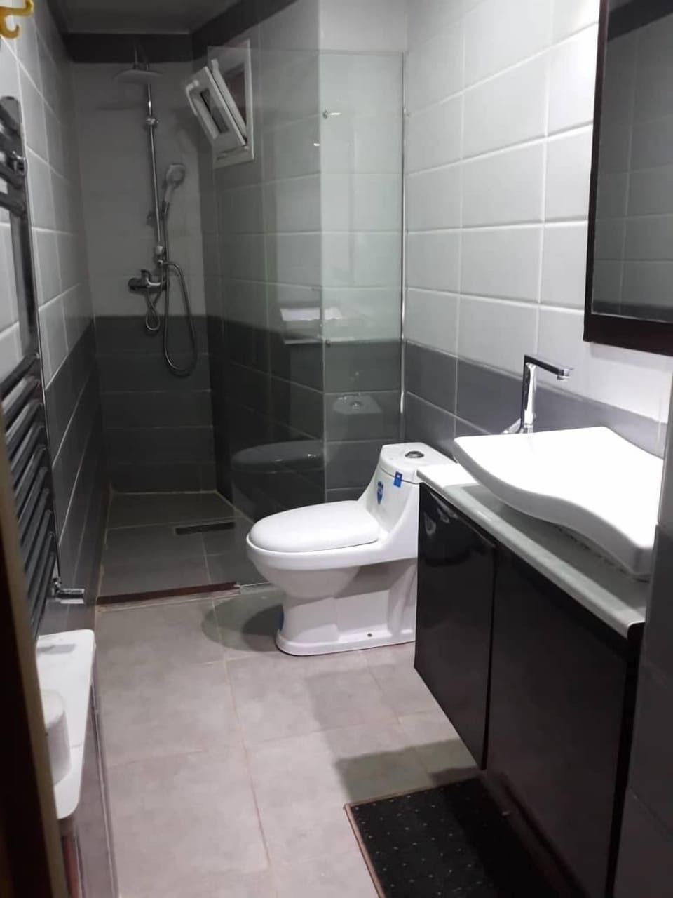 Rainfall showerhead, hair dryer (on request), towels, soap