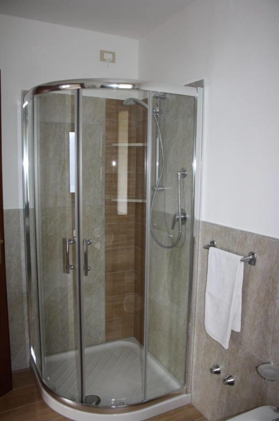 Panoramic Double Room, Lake View | Bathroom shower
