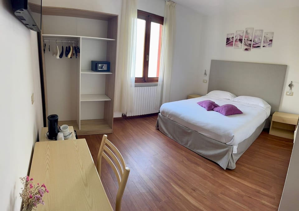 Premium bedding, pillowtop beds, minibar, free WiFi