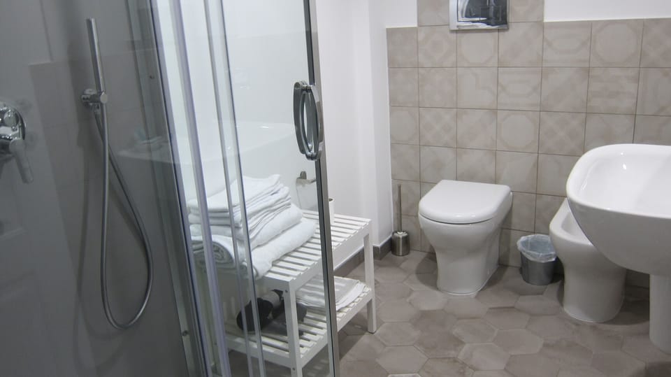 Family Suite, Private Bathroom | Bathroom | Shower, rainfall showerhead, free toiletries, hair dryer