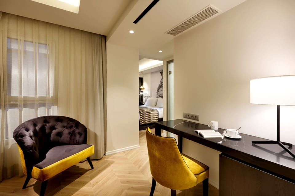 Premium bedding, down comforters, minibar, in-room safe