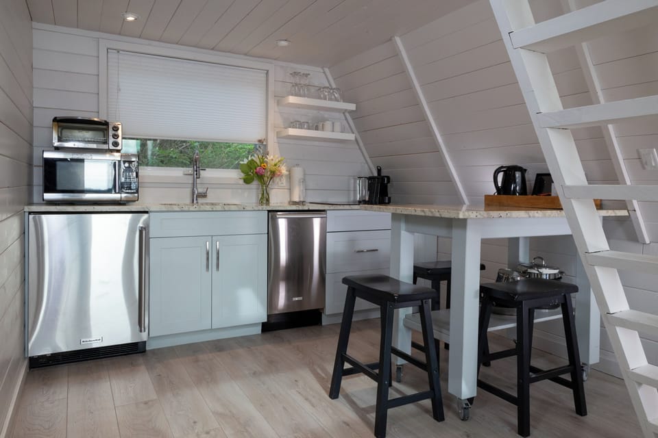 Premier Cabin, Multiple Beds, Oceanfront | Private kitchenette | Espresso maker, mini-fridge, electric kettle