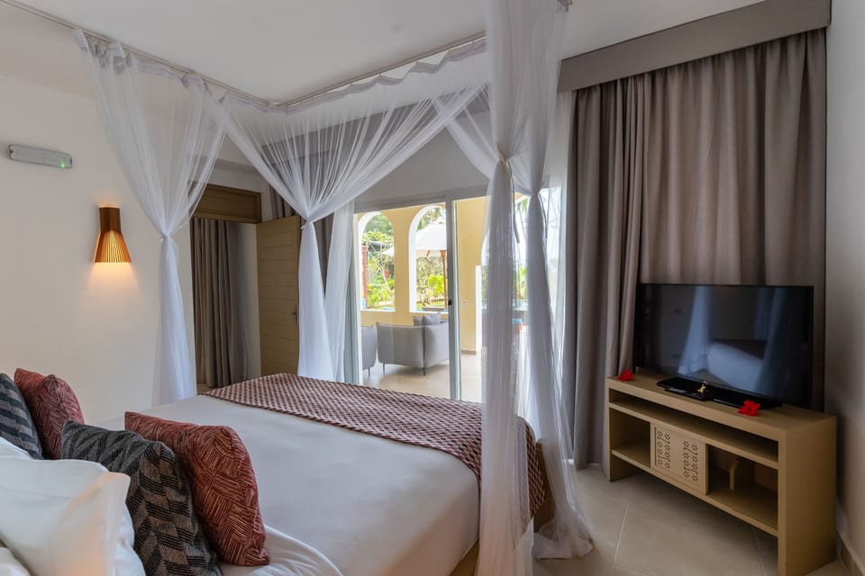 Villa with private pool | Egyptian cotton sheets, premium bedding, down comforters, minibar