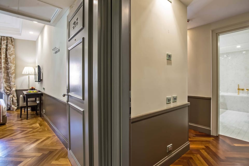 Luxury Suite | Premium bedding, memory foam beds, minibar, in-room safe