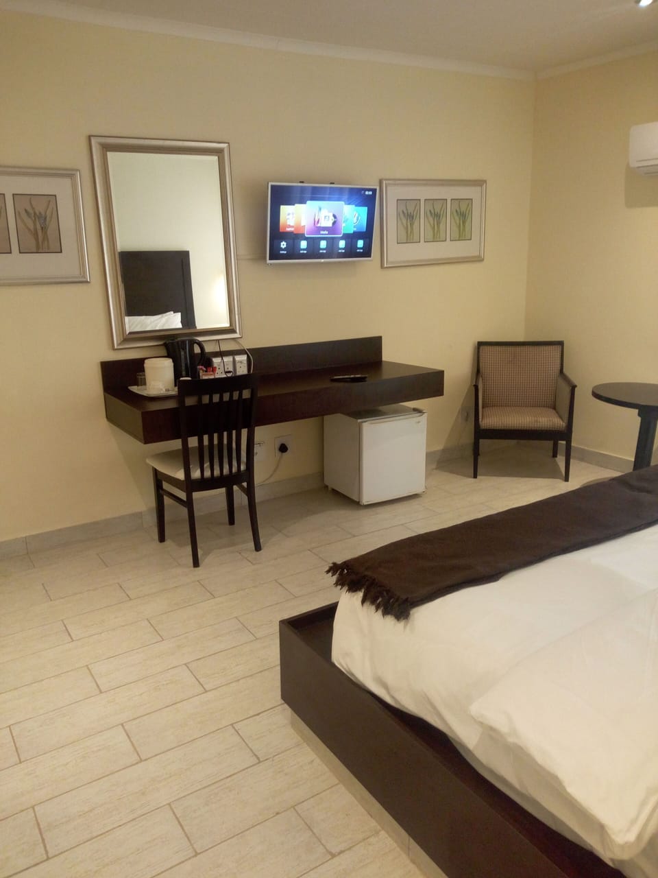 Executive Room | 1 bedroom, individually decorated, individually furnished, desk
