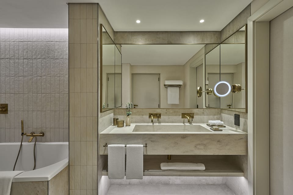 Family Suite | Bathroom | Separate tub and shower, hair dryer, bathrobes, slippers
