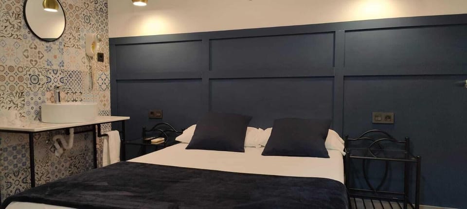 Double Room, Private Bathroom | Memory foam beds, desk, free WiFi, bed sheets