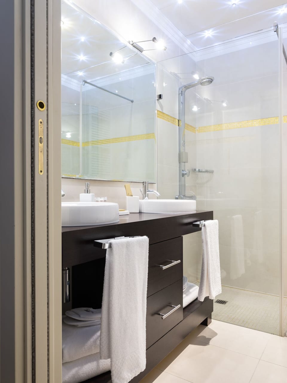 Superior Double or Twin Room, Jetted Tub (con Parco Termale & Spa) | Bathroom | Combined shower/tub, spring water tub, hydromassage showerhead