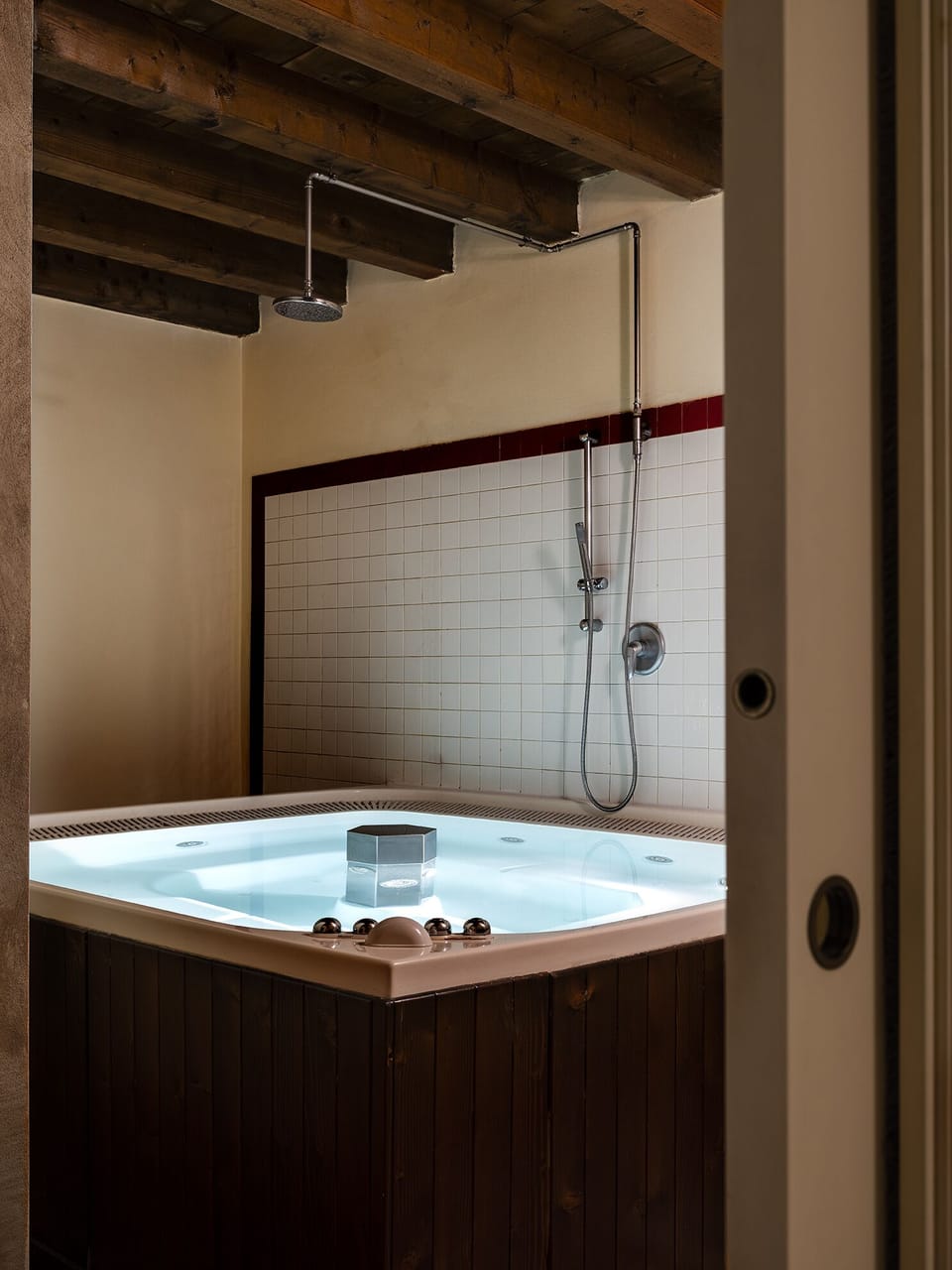Basic Studio, Jetted Tub (con Parco Termale - 2 pax) | Bathroom | Combined shower/tub, spring water tub, hydromassage showerhead