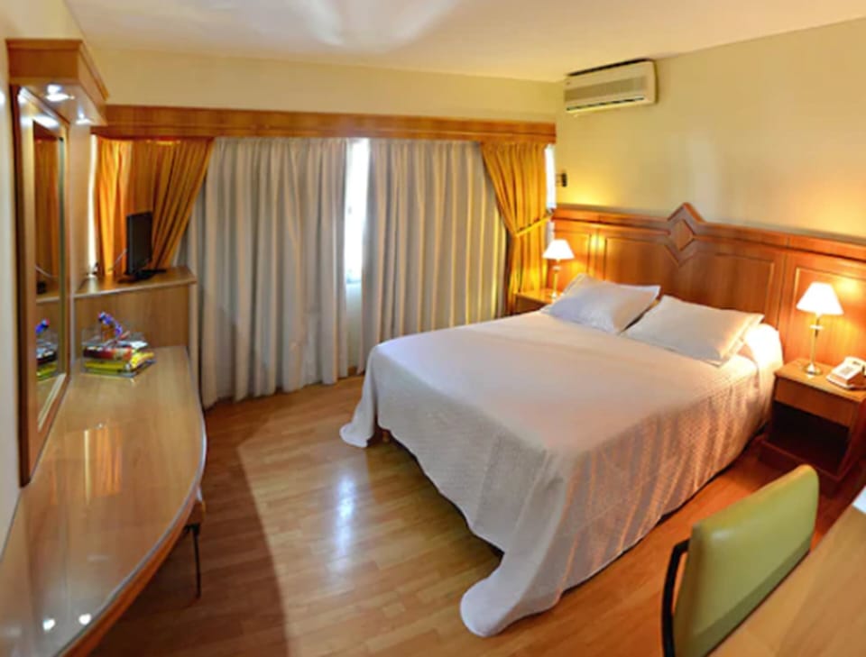 In-room safe, free WiFi, bed sheets