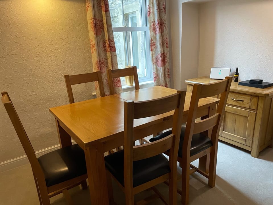 Cottage, Private Bathroom | Dining