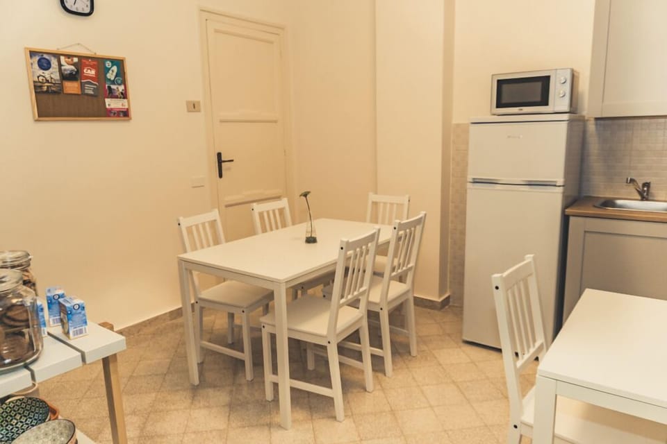 Full-size fridge, microwave, stovetop, cookware/dishes/utensils