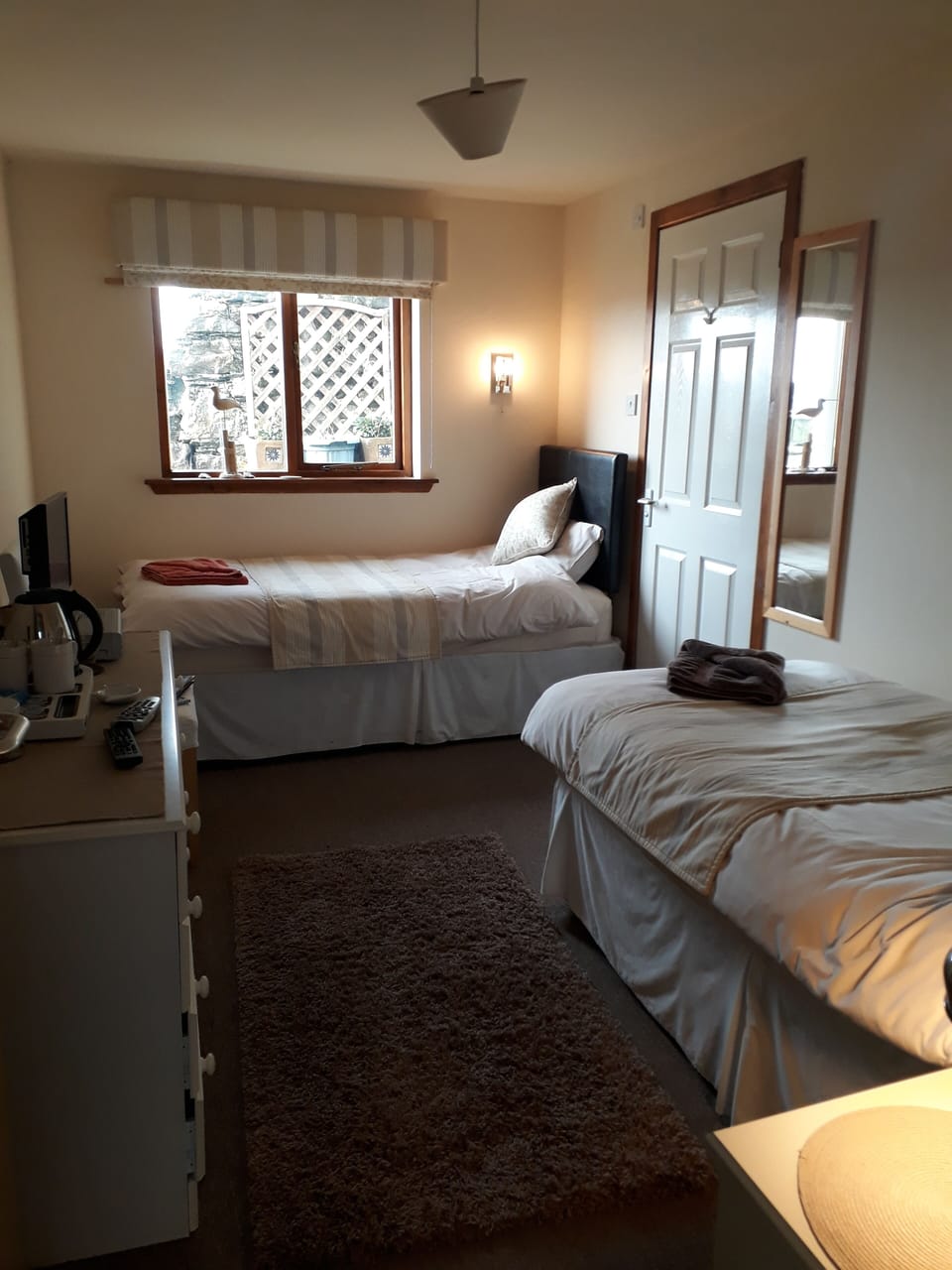 Twin Room | Premium bedding, down comforters, individually decorated, free WiFi