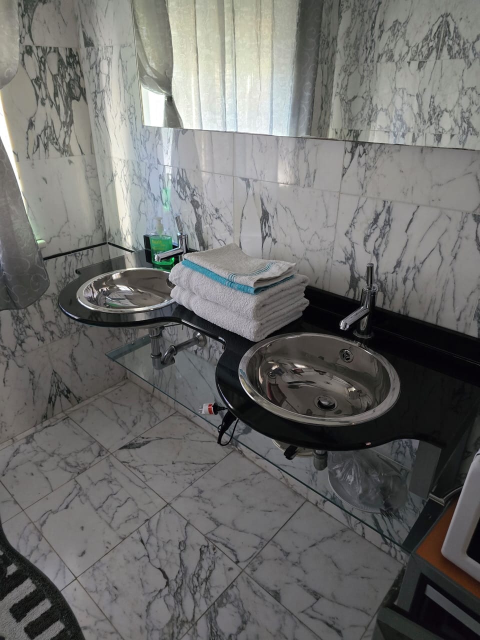 Shower, towels