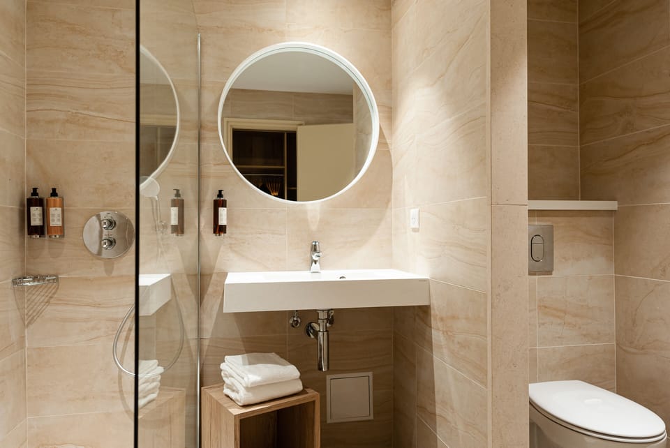 Bathroom sink