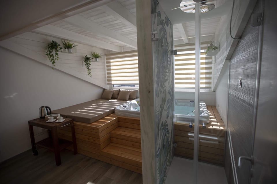 Couples treatment rooms, body treatments, aromatherapy, Swedish massages