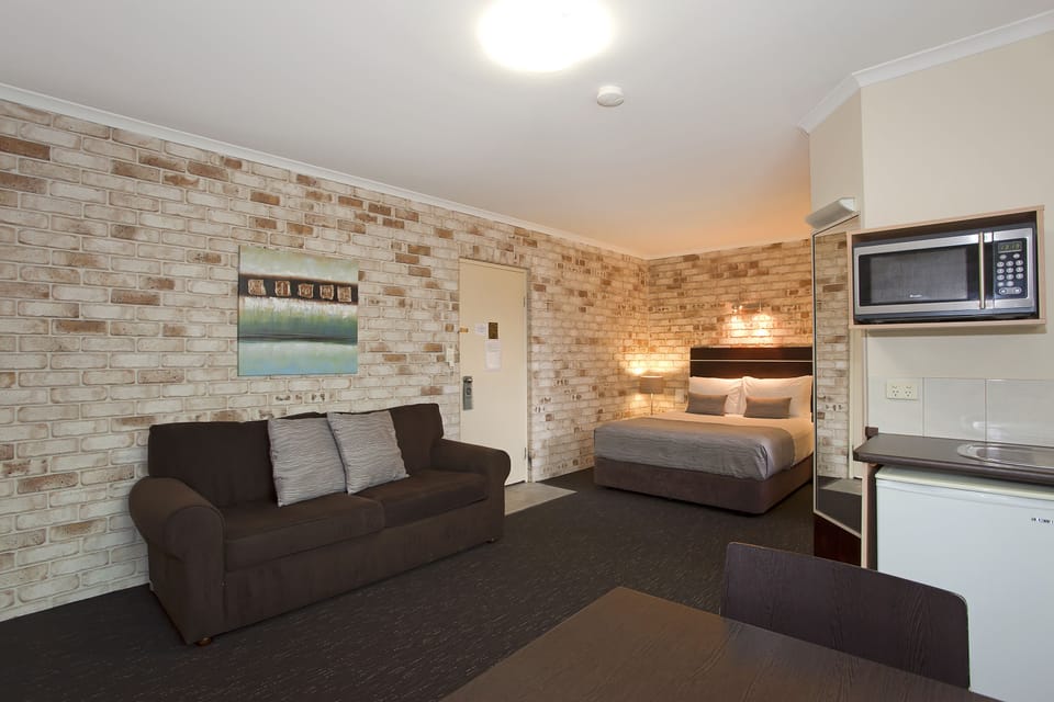 Executive Spa Room | Premium bedding, desk, soundproofing, iron/ironing board
