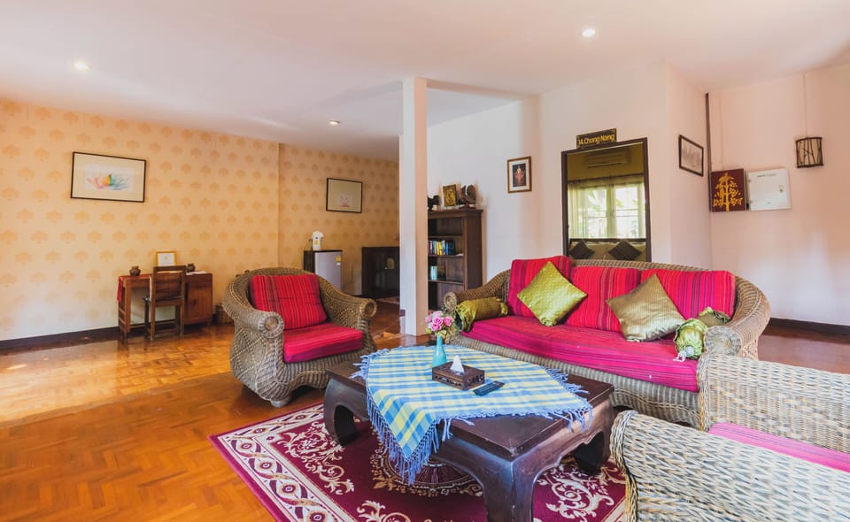 Family Villa | Desk, free WiFi