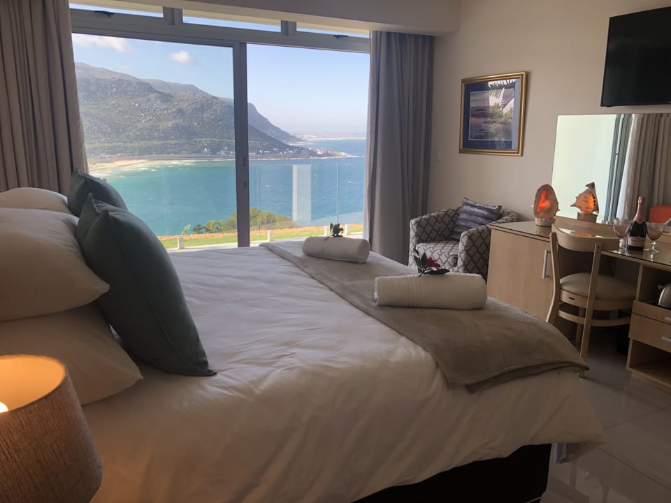 Deluxe Double or Twin Room | Premium bedding, minibar, in-room safe, individually decorated