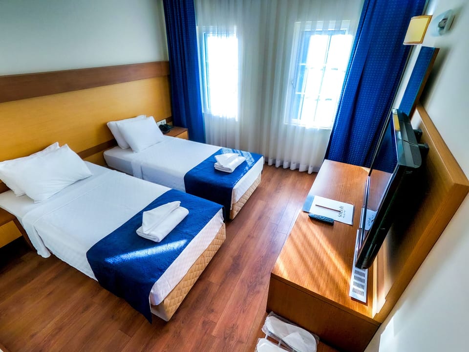 Minibar, soundproofing, bed sheets