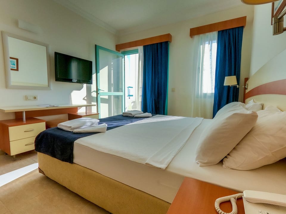 Standard Room | Minibar, soundproofing, bed sheets