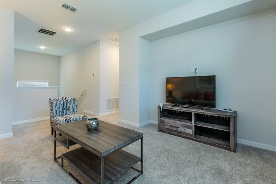 Townhome, 5 Bedrooms | Living room | 30-inch TV with cable channels