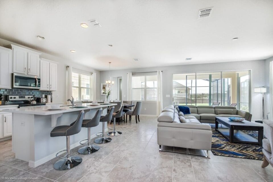 Townhome, 5 Bedrooms | Private kitchen