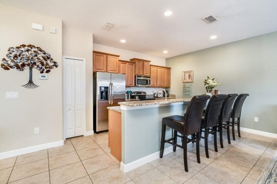 Townhome, 4 Bedrooms | Private kitchen