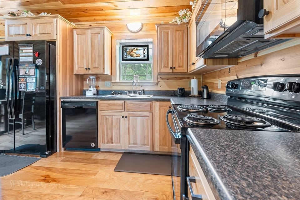 Cabin, 2 Bedrooms | Private kitchen | Fridge, microwave, oven, dishwasher
